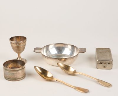 a lot of silver items that are on the table