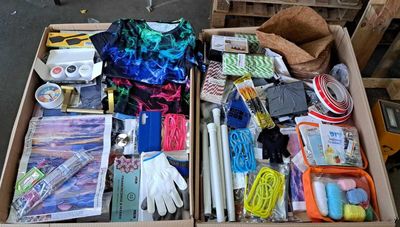 80 / 1 palette de 192 kg de mix (mini vitrine, t-shirt… - Photo 1