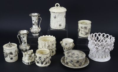 Dix pièces en céramique de Langeais à lustre argenté. Haut. …