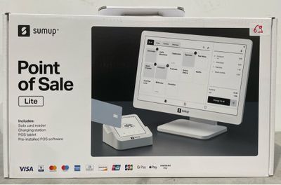 le carton de l'ordinateur est ouvert sur la table