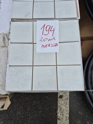 Lot d'environ 20m2 de carrelage mosaïque , conditionné en pl…