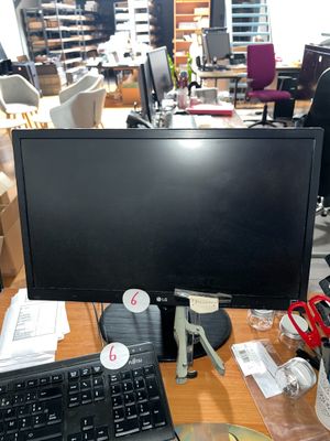 Ensemble informatique comprenant :