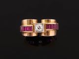 une bague sertie de diamants et de rubis