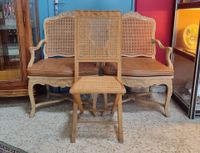 Lot comprenant une chaise pliante et une paire de fauteuils … (photo 2)