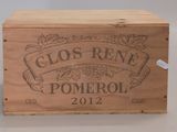 une caisse en bois sur laquelle est apposée une étiquette indiquant « Clos René Pomerol 2012 »