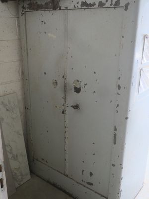 Coffre fort FICHET PINOT 120x70xH190, avec clé fonctionne.