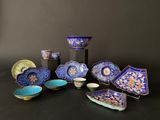 many different types of bowls and bowls on the table