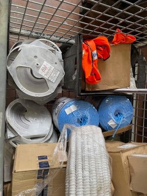 1 reliquat de stock: 45 boitiers de connectiques étanches, 1…