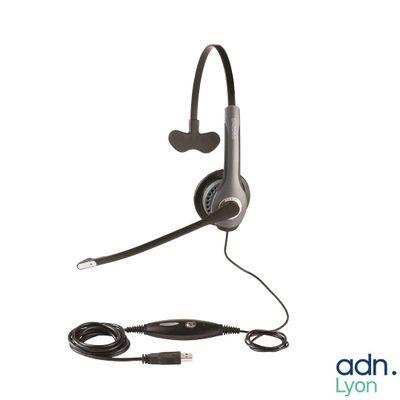 un gros plan d'un casque muni d'un microphone