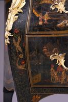 Commode en laque de Chine et vernis parisien à décor de pays… (photo 6)