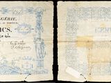 deux vieux morceaux de papier sur lesquels est dessinée une croix