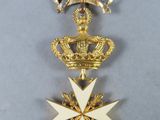 an image of a medal with a cross and a star on it