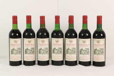six bouteilles de vin rouge alignées