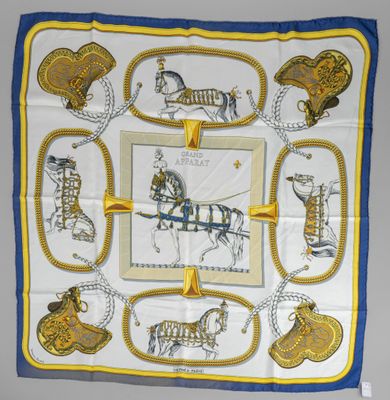 HERMES PARIS Carré en twill de soie imprimé titré " Grand ap… - Photo 1