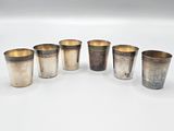 un ensemble de six tasses en argent ornées de motifs variés