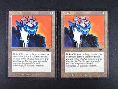 Voici deux cartes représentant le même personnage du jeu