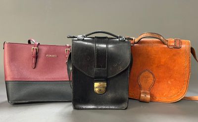 [maroquinerie]. LOT de deux sacs à bandoulière en cuir, l'un…