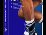un joueur de tennis tenant une raquette de tennis à la main