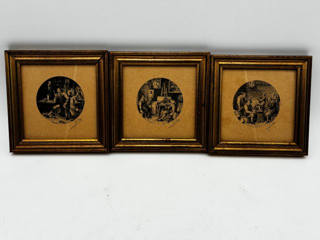 Suite de trois miniatures gravures médaillons signées. D : 7,5 cm