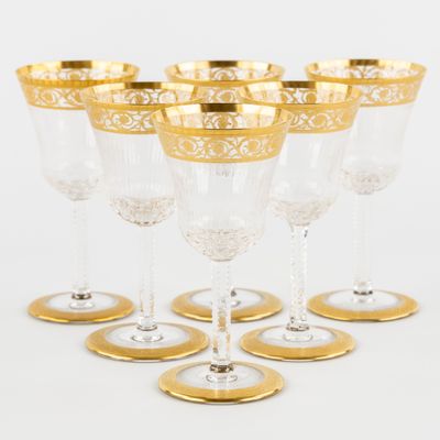 six verres à vin à bord doré, avec des bords dorés et des bords dorés