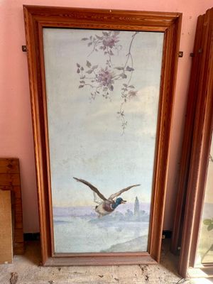 une photo d'un oiseau en plein vol