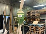 une grande machine installée dans un bâtiment