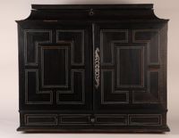 Cabinet en placage d’ébène et bois noirci, décor de filets d…