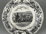 une assiette en noir et blanc sur laquelle figure l'image d'un homme à cheval