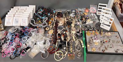 a table full of assorted jewelry and other items