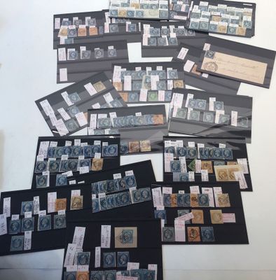 de nombreux types de timbres sur la table