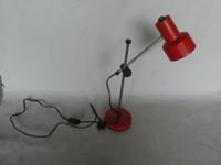 VENETA LUMI. Lampe de bureau sur pied, tôle peinte en rouge. (photo 2)