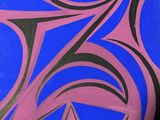 un gros plan sur une peinture représentant une étoile sur un fond bleu et rose