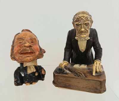 Sculpture en plâtre "avocat" Hauteur : 13 cm