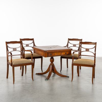 une image représentant un ensemble composé de quatre chaises et d'une table au plateau en marbre