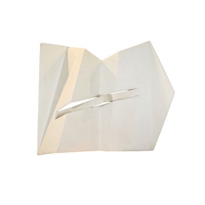 un morceau de papier plié d'où sort un couteau