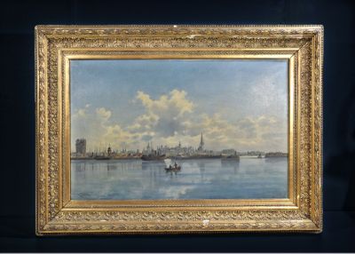 une peinture à l'huile représentant une vue d'un port avec des bateaux sur l'eau