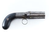 un vieux revolver sur lequel est fixée une bague sur le côté