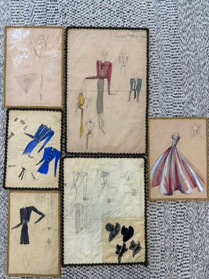 Ensemble de six planches de dessins de couturier comprenant …