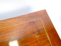 Petite table à jeu en acajou à plateau pivotant à décor de f… (photo 5)
