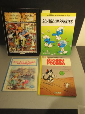 Lot DE Bandes Dessinees Dont Les Schtroumpfs .