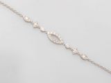 un bracelet en or blanc et diamants