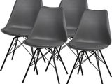 lot de quatre chaises en plastique gris avec des pieds en métal noir