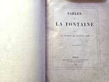 un livre ouvert avec l'image d'un chat dessus