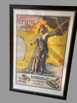 tableau représentant une femme tenant un oiseau dans sa main droite