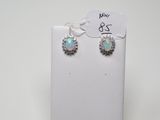 une paire de boucles d'oreilles en oplite et diamants