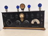 an old fashioned radio that is sitting on a table
