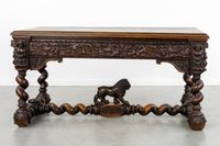 Un bureau ou une table de bibliothèque richement sculpté(e),… (photo 6)