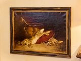 un tableau représentant un chat allongé sur une table