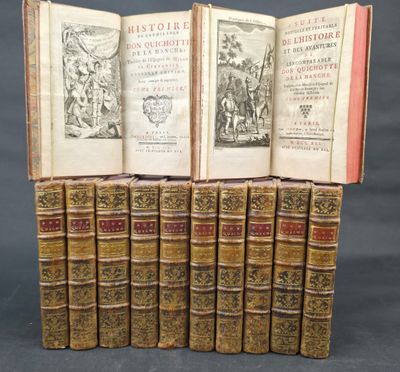 une pile de livres posés les uns sur les autres sur une table