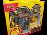 une boîte de cartes Pokémon sur laquelle figure l'image d'un Pikachu